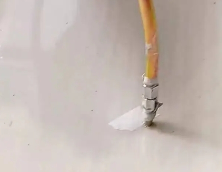 宁德市瓷砖空鼓维修公司专业解答在瓷砖铺贴过程中，如果使用的砂料过粗（如全部使用了粗砂），可能会导致以下问题